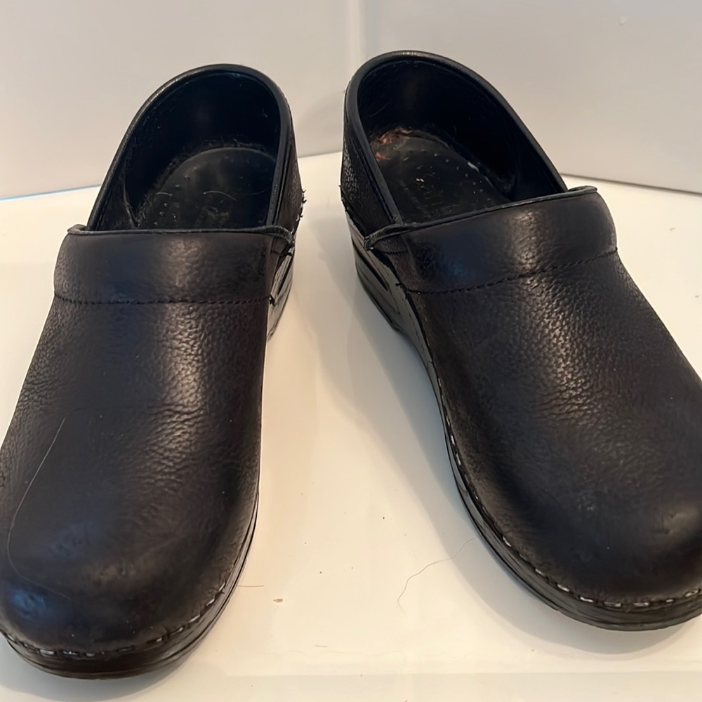 Sanita clogs black leather size 36 EUC